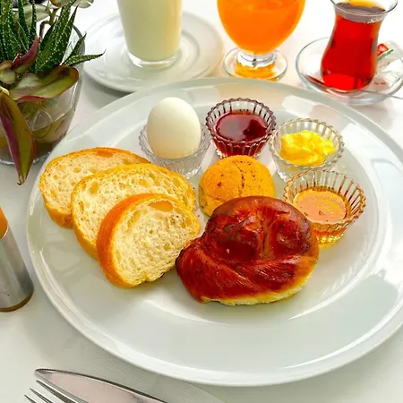 On Historical Peninsula K Aya R Oyal 3*