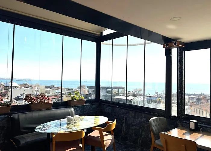 Hotel On Historical Peninsula K Aya R Oyal