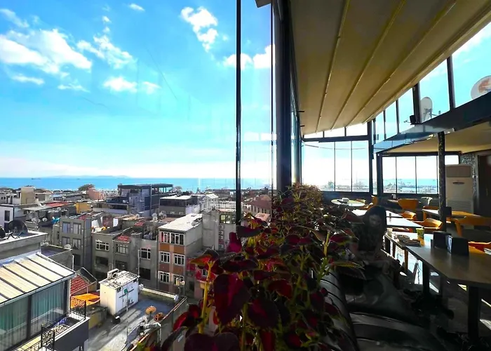 Hotel On Historical Peninsula K Aya R Oyal