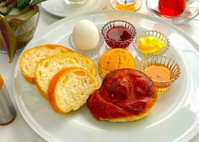 On Historical Peninsula K Aya R Oyal 3*