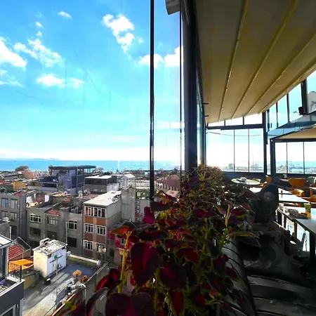 Hotel On Historical Peninsula K Aya R Oyal